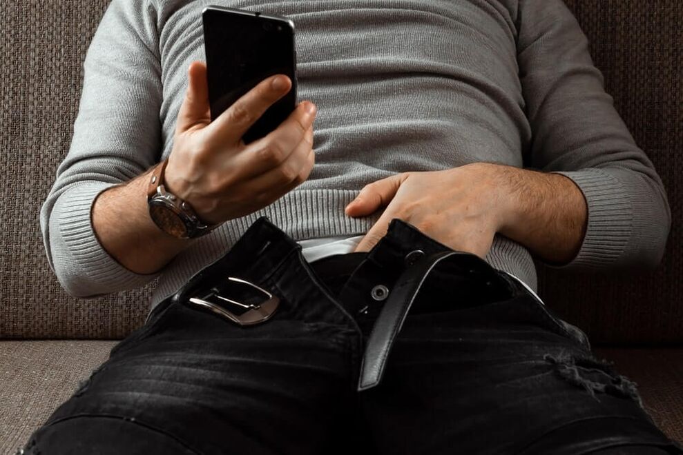 Gizon bat ariketa bat egin aurretik, kide bat handitzeko